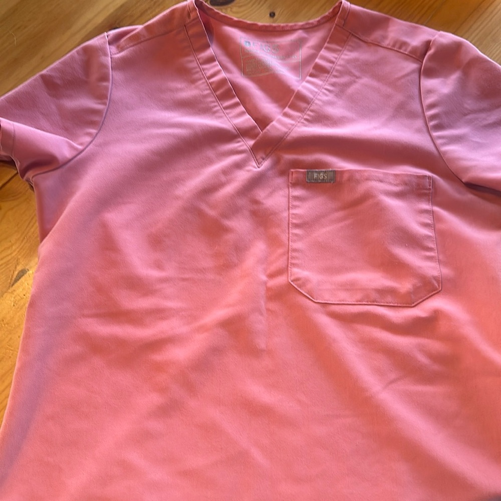 Figs scrub top